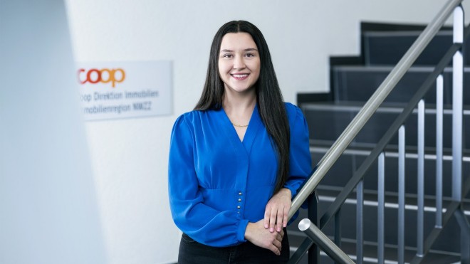 Gentiana Dervisi lächelt in die Kamera