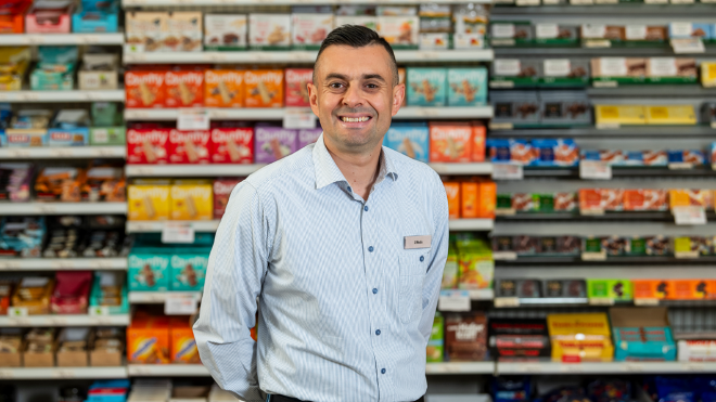 Damir Nedic sourit à la caméra